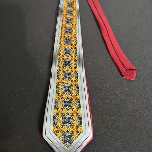 Detailed mens silk tie - Picture 2 of 3